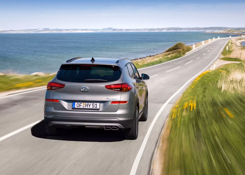 Tất cả phiên bản đều được trang bị an toàn tiêu chuẩn với hệ thống chống bó cứng phanh ABS, phanh điện tử EBD, cân bằng điện tử ESC, hỗ trợ khởi hành ngang dốc HAS, hỗ trợ xuống dốc DBC, hỗ trợ phanh gấp BA và hệ thống kiểm soát thân xe VSM. Ngoài ra, phiên bản 1.6L Turbo được trang bị 6 túi khí và cảm biến hỗ trợ đỗ xe trước sau. Trong khi phiên bản 2.0L Elegance rẻ tiền hơn chỉ được trang bị 2 túi khí cùng cảm biến lùi trên cản sau.