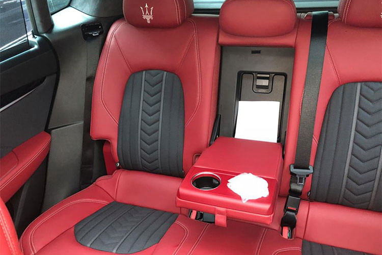 So với bản tiêu chuẩn, Maserati Levante S được trang bị khối động cơ V6 tăng áp kép, dung tích 3.0 lít, nó giúp cho chiếc SUV hạng sang này sản sinh ra công suất tối đa lên đến 430 mã lực, tăng 80 mã lực và mô-men xoắn cực đại đạt 580 Nm, cao hơn 80 Nm so với Levante.