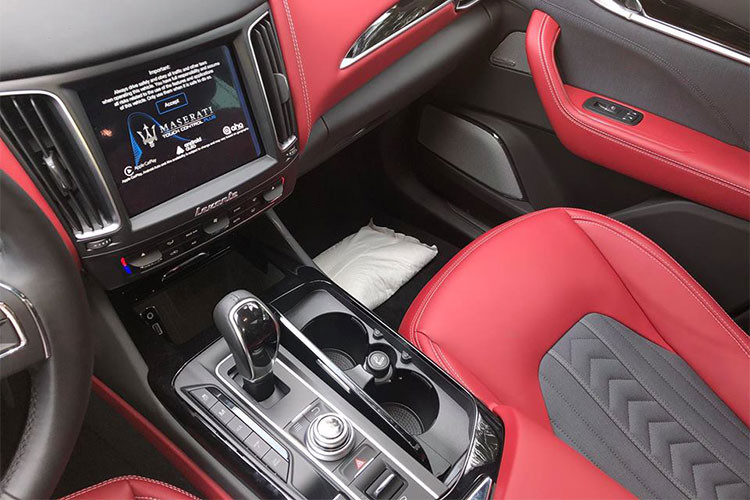 Khi kết hợp cùng hộp số tự động 8 cấp và hệ dẫn động 4 bánh toàn thời gian sẽ giúp xe sang Maserati Levante S có thời gian tăng tốc từ lên 100 km/h từ vị trí xuất phát chỉ trong vòng 5,2 giây, nhanh hơn khoảng 0,8 giây so với bản tiêu chuẩn. Tốc độ tối đa của Levante S là 264 km/h.