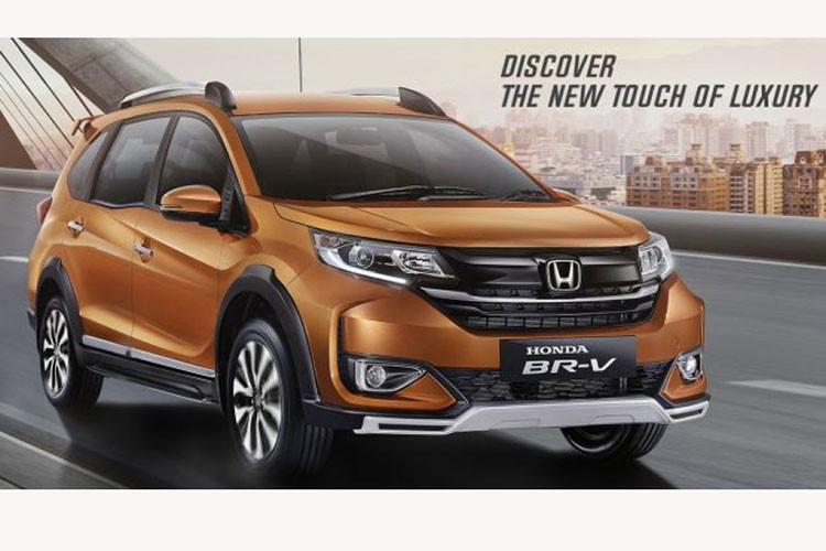 Diện mạo của mẫu xe MPV Honda BR-V 2019 vừa ra mắt tại thị trường Đông Nam Á, cụ thể là tại Indonesia đã được tinh chỉnh đáng kể so với trước, đặc biệt là mặt trước được lấy cảm hứng từ Honda CR-V với một thanh đen đặt ngang mũi xe thay thế cho thanh crôm to bản cũ.