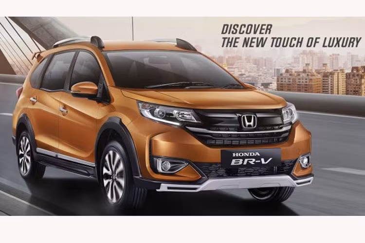 Diện mạo của mẫu xe MPV Honda BR-V 2019 vừa ra mắt tại thị trường Đông Nam Á, cụ thể là tại Indonesia đã được tinh chỉnh đáng kể so với trước, đặc biệt là mặt trước được lấy cảm hứng từ Honda CR-V với một thanh đen đặt ngang mũi xe thay thế cho thanh crôm to bản cũ.