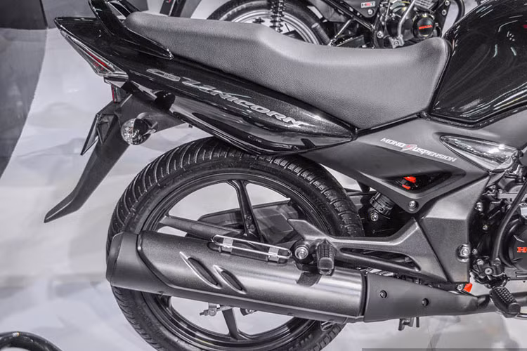 Xe sở hữu động cơ 4 thì 1 xi lanh, 163 cc làm mát bằng gió cho công suất tối đa 14,5 mã lực tại vòng tua máy 8.000 vòng/phút. Mô men xoắn 15,6 Nm tại vòng tua 6.000 vòng/phút, hộp số 5 cấp. Xe được tích hợp công nghệ HET nhằm giảm trọng lượng và ma sát giúp tiết kiệm nhiên liệu hơn.