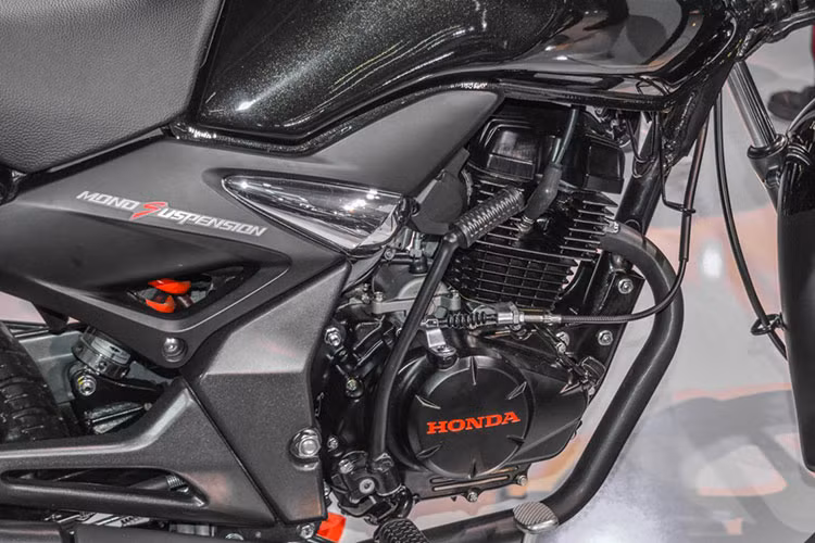 Mẫu xe mới này đã bắt đầu được bán trong tháng 6/2016 tại thị trường Ấn Độ. Mức giá cho phiên bản phanh trống có giá bán chỉ 79.900 Rs (khoảng 27 triệu đồng) và bản phanh đĩa và CBS có giá bán 84.400 Rs (khoảng 28,4 triệu đồng)