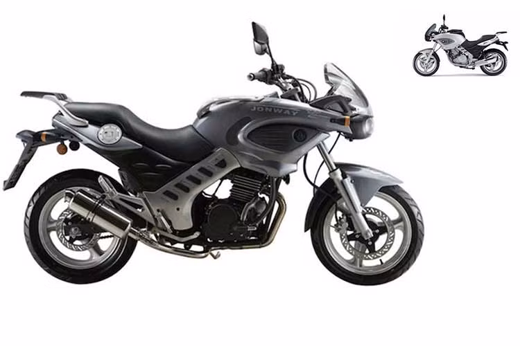 Trong khoảng đầu những năm 2000, BMW đã khiến nhiều người bất ngờ khi tung ra mẫu BMW F650CS với ngoại hình bắt mắt theo nghĩa tiêu cực, bất kỳ ai khi nhìn thấy chiếc xe đều ngoái nhìn, nhưng không phải vì xe đẹp mà vì thiết kế khá dị và xấu xí của xe. Chiếc Jonway YY250 được đánh giá lá khá thành công khi nhái được độ "bắt mắt" của chiếc BMW F650CS.