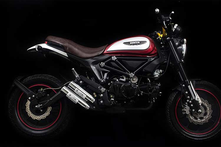 Hãng xe máy Trung Quốc Lifan đã chính thức trình làng mẫu xe môtô mang tên Hunter 125 tại thị trường Thái Lan. Điểm nhấn của mẫu xe Ducati Scrambler nhái mang tên Lifan Hunter 125 này đang "gây sốt" chính là thiết kế bên ngoài được làm "nhái" giống hệt như mẫu xe môtô đình đám của hãng xe Ý - Scrambler phiên bản Icon.