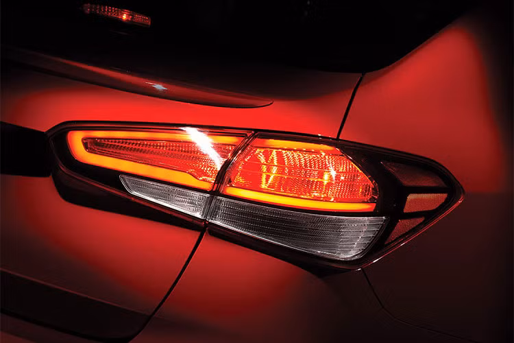 Kia tại Úc cũng tuyên bố rằng hệ thống khung gầm đã được điều chỉnh riêng cho thị trường của họ với việc tăng 54% thép cường độ cao tiên tiến, hệ thống treo MacPherson ở phía trước và hệ thống treo lò xo ở phía sau.