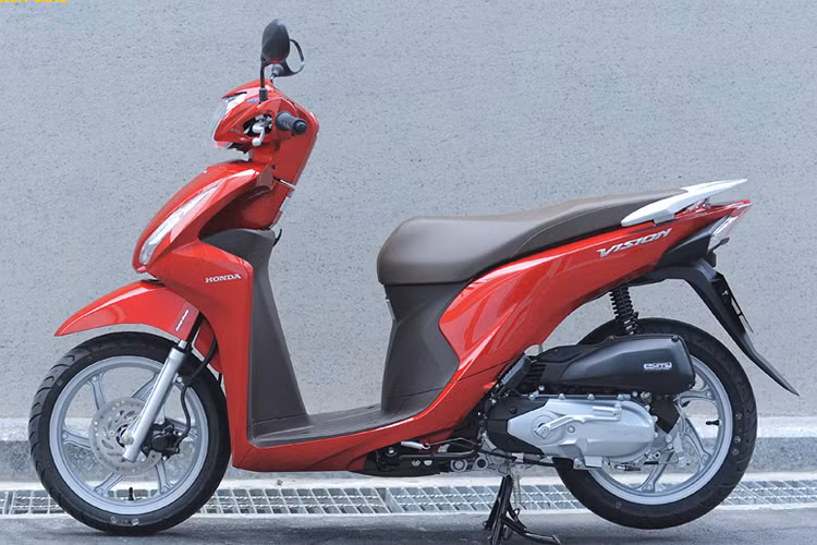 Honda Vision phiên bản mới vẫn duy trì điểm mạnh về công nghệ không kém các mẫu xe tay ga đàn anh, đó chính là việc áp dụng động cơ thông minh thế hệ mới eSP – có dung tích xy lanh 110cc, làm mát bằng không khí và tích hợp những công nghệ hàng đầu: hệ thống phun xăng điện tử PGM FI, động cơ tích hợp bộ đề ACG... và công nghệ Idlingstop.