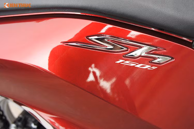 Tương tự, lệ phí trước bạ đối với mẫu xe sang của Honda là SH150i phanh CBS tại Hà Nội và TP HCM cũng tăng từ 4,1 triệu đồng lên 5,05 triệu đồng, phiên bản phanh ABS tăng từ 4,5 triệu lên 5,7 triệu đồng. Honda SH 2017 mới chính thức bán ra ở thị trường Việt Nam vào trung tuần tháng 11/2016 với các phiên bản SH125/150i sử dụng phanh CBS và ABS.