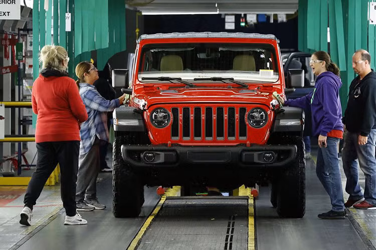 Jeep Wrangler se lap rap tai Dong Nam A, gia ban re hon?
