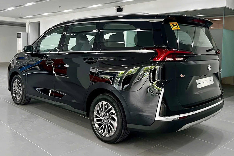 Mẫu xe MPV MG G50 tại Việt Nam sẽ được nhập khẩu nguyên chiếc từ Trung Quốc. Đại lý cho biết xe sẽ bắt đầu được bàn giao cho khách hàng vào khoảng sau Tết Nguyên đán Ất Tỵ 2025.