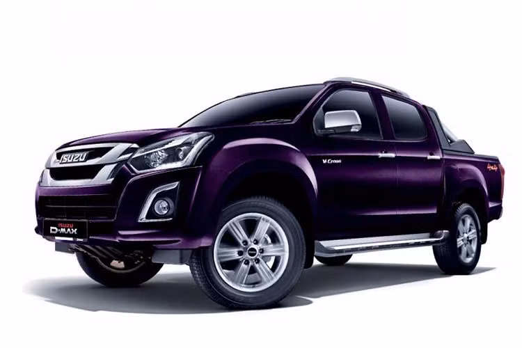 Isuzu Malaysia vừa công bố loạt nâng cấp cho dòng bán tải D-Max. Đặc biệt nhất là Isuzu D-Max 2018 mới có một tùy chọn màu mới là tím Cavalry Purple Mica thay thế cho màu xanh Nautilus Blue Mica hiện tại. Màu sắc này trong bản render của hãng tuy khá chói nhưng hứa hẹn sẽ đẹp mắt và đầm hơn ở phiên bản thực.