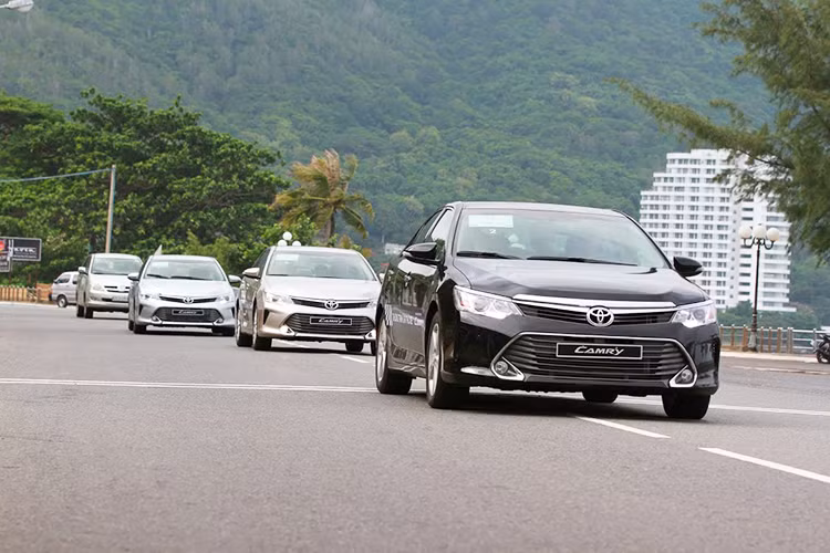 Theo số liệu mới nhất vừa được Hiệp hội các nhà sản xuất ôtô Việt Nam (VAMA) công bố sáng nay (7/7), trong tháng 6/2017, toàn thị trường ôtô Việt Nam tiêu thụ 24.365 xe các loại, giảm 0,2% so với cùng kỳ và tăng 5% so với tháng 5/2017. Đáng chú ý trong top 10 mẫu xe bán chạy xuất hiện "bộ tứ" của thương hiệu Toyota tại Việt Nam.