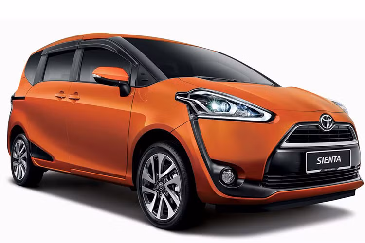 Dù có giá rẻ chỉ từ 97.000 Ringgit (tương đương 567 triệu đồng) tại Malaysia nhưng Sienta cũng được trang bị khá nhiều hệ thống an toàn gồm: 3 túi khí cho hàng ghế trước, ABS, EBD, trợ lực phanh, hệ thống ổn định thân xe VSC, hệ thống điều khiển lực kéo, hỗ trợ leo dốc...