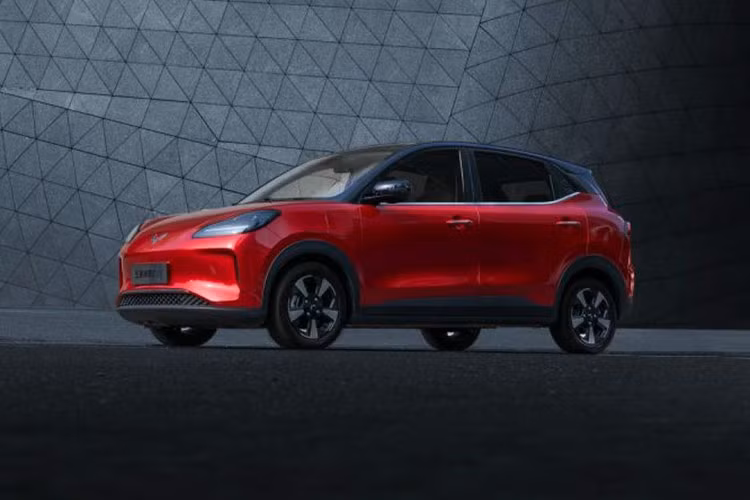 Tại thị trường Trung Quốc, giá xe Wuling Bingo SUV 2024 tương ứng với 3 phạm vi hoạt động là 75.800, 84.800 và 95.800 nhân dân tệ (tương đương khoảng 264,5 triệu, 296 triệu và 334,2 triệu đồng).