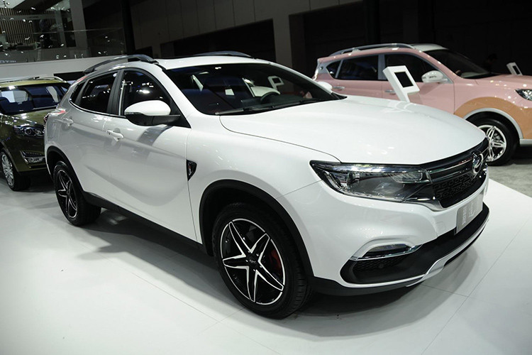 Tại triển lãm Thượng Hải 2019 đang diễn ra ở Trung Quốc, Landwind vừa chính thức giới thiệu phiên bản mới của mẫu xe Landwind Xiaoyao 2019 với ngoại hình ngày càng giống xe sang Mercedes-Benz GLA.