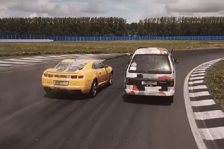 Xem dan choi Nga choi mao hiem - rua xe oto dang chay-Hinh-3