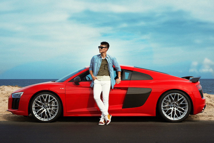 Được ra mắt lần đầu tại triển lãm Geneva 2015, Audi R8 đời 2016 đã được vinh danh là “Xe hiệu năng cao của Thế giới năm 2016 - 2016 World Performance Car” trong chuỗi các giải thưởng World Car Awards. Buổi lễ trao giải năm nay được diễn ra ngay tại Triển lãm ô tô New York.