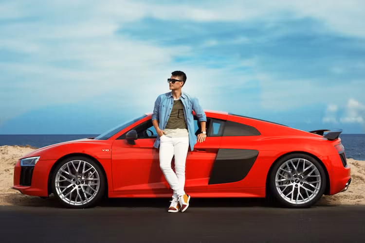 Được ra mắt lần đầu tại triển lãm Geneva 2015, Audi R8 đời 2016 đã được vinh danh là “Xe hiệu năng cao của Thế giới năm 2016 - 2016 World Performance Car” trong chuỗi các giải thưởng World Car Awards. Buổi lễ trao giải năm nay được diễn ra ngay tại Triển lãm ô tô New York.