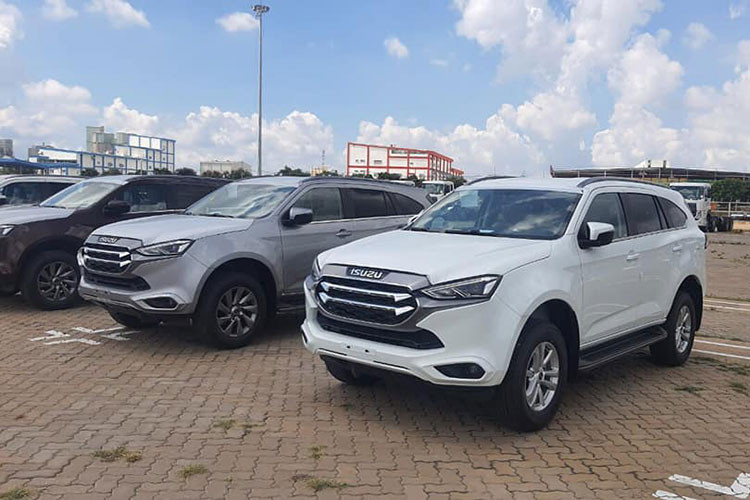 Ngoài những mẫu xe gần như chắc chắn ra mắt thị trường Việt Nam trong tháng 6 được giới thiệu trong bài, một số mẫu xe khác rất đáng chú ý cũng có thể trình làng trong thời gian tới như mẫu xe điện KIA EV6; các mẫu SUV 7 chỗ Nissan Terra 2022, Isuzu Mu-X 2022 hay phiên bản thể thao GR Sport của Toyota Fortuner và Corolla Cross. 