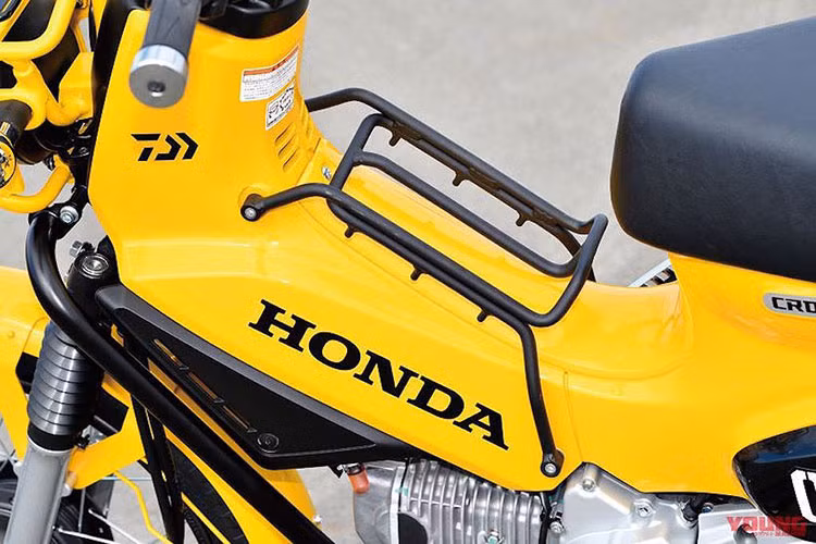 Mặc dù vậy ở dạng nguyên bản, mẫu xe này vẫn còn chưa thực sự tối ưu cho dân câu cá. Chính vì vậy tại triển lãm xe máy Tokyo diễn ra từ 22-24/3 tới, tạp chí chuyên về câu cá Lure Magazine River sẽ kết hợp cùng đầu báo mô tô Young Machine tạo ra một chiếc Cross Cub 110 đặc biệt, đáp ứng tối đa nhu cầu sử dụng của những người thích đi câu.