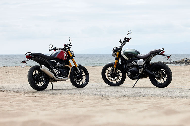 Sự khác biệt giữa Speed và Scrambler 400 chỉ nằm ở việc chiếc xe sau có nhiều chi tiết được điều chỉnh để có dáng scrambler. Chúng bao gồm ghi-đông cao có giằng ngang lót đệm ống, yên tách rời kiểu đàn anh Scrambler 900, đèn pha có lưới bảo vệ và tay nắm cũng có các tấm chắn nhựa.