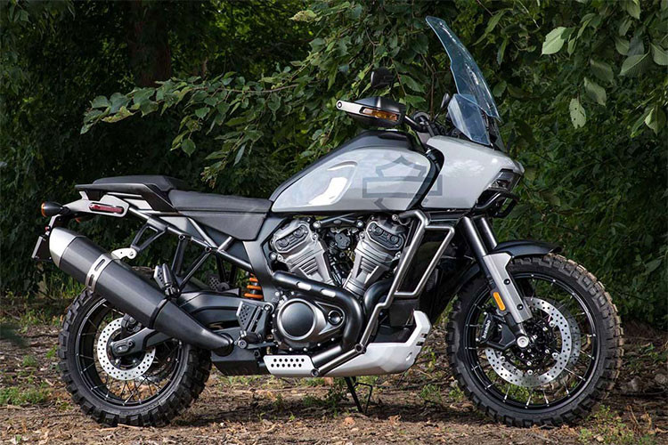 Hãng xe môtô Harley-Davidson đang trong đà phát triển rất mạnh mẽ và đang hướng đến một tương lai sản xuất xe toàn diện hơn khi đang bắt đầu đặt chân sang các dòng xe nhỏ cũng như các dòng Adventure. Chiếc Harley-Davidson Pan America 1250 trong bài viết này là một ví dụ.