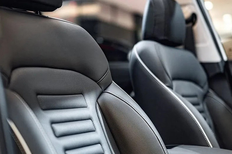 Nằm bên dưới nắp ca-pô của Hyundai Creta 2025 tại thị trường Indonesia là động cơ xăng Smartstream G1.5 MPI với 4 xi-lanh, dung tích 1.5L, sản sinh công suất tối đa 113,4 mã lực và mô-men xoắn cực đại 144 Nm như cũ. Trong khi đó, phiên bản N Line có 2 tùy chọn động cơ, đầu tiên là máy xăng 1.5L như trên. 