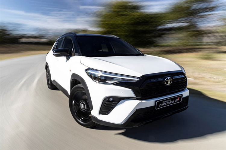 Mới đây, những hình ảnh xe SUV Toyota Corolla Cross phiên bản GR Sport đã bị bắt gặp khi đang trên đường vận chuyển ở Malaysia được lan truyền khá rộng. Theo thông tin rò rỉ, phiên bản này sẽ được ra mắt ngay trong tháng 2/2023 tới đây.