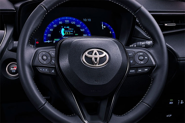 Còn lại, các trang bị tiện nghi vẫn được giữ nguyên trên phiên bản GR Sport này như màn hình trung tâm 9 inch, tương thích Apple CarPlay/Android Auto, điều hoà tự động 2 vùng độc lập... 