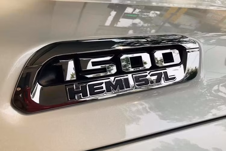 Với những lựa chọn hệ động lực mạnh mẽ, xe có thể kéo rơ-mooc nặng 5,67 tấn và có tải trọng tối đa 1,15 tấn. Xe trang bị hệ thống phanh đĩa cho 4 bánh, với những công nghệ hỗ trợ phanh đi kèm như chống bó cứng phanh ABS, hỗ trợ lực phanh khẩn cấp BA, hỗ trợ phanh trời mưa (Rain Brake Support), cảnh báo phanh khẩn cấp Ready-Alert Braking.