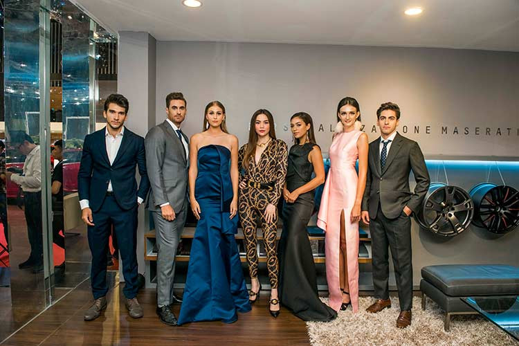 Đặc biệt, gian hàng của Maserati tại triển lãm VMS năm nay có sự xuất hiện của nữ ca sỹ Hồ Ngọc Hà. Là đại sứ thương hiệu của Maserati, Hà Hồ đã tham gia vén màn mẫu xe sang Quattroporte GTS 2018 tại triển lãm.