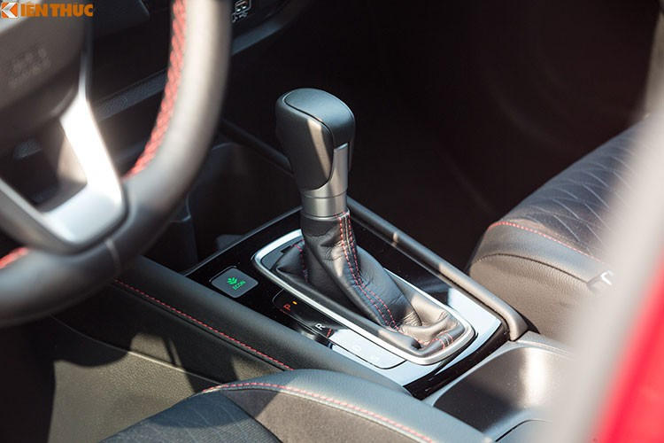 Nhằm mang lại sự tiện nghi tối đa cho khách hàng, City 2021 mới tích hợp nhiều không gian chứa đồ cho hành khách như bệ tì tay trung tâm tích hợp ngăn chứa đồ ở hàng ghế trước (RS, L), hộc đựng chai nước (G), ngăn đựng tài liệu phía sau ghế lái và bệ tì tay tích hợp hộc đựng cốc ở hàng ghế sau (RS). Khoang hành lý của xe có dung tích 515 lít đủ dùng cho những nhu cầu hàng ngày, tuy nhiên lại không tích hợp nâng cốp tự động mà chỉ có tính năng mở hé thông qua nút bấm trên chìa khoá.