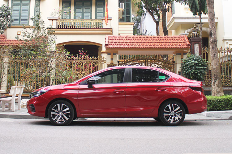 Khoảng 3 năm trở lại đây, đã có hơn 25.000 chiếc Honda City thế hệ thứ 4 bàn giao tới tay khách hàng, giúp mẫu xe này lọt vào Top 3 xe bán chạy nhất phân khúc B. Đáng chú ý trong tháng 1/2021 vừa qua Honda City 2021 tại Việt Nam đã có màn bứt phá ngoạn mục với doanh số đạt hơn 1.500 xe, vượt qua "ông vua doanh số" Toyota Vios có mức 1.345 xe.