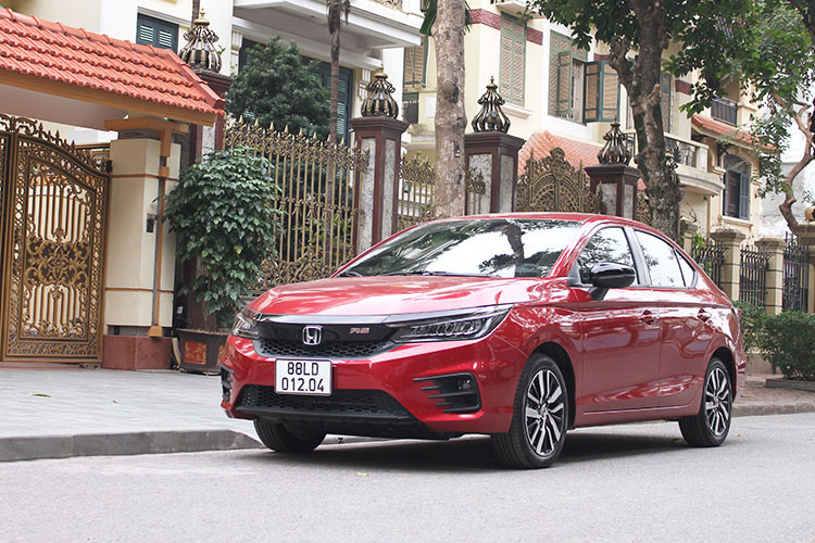 Mẫu xe sedan Honda City 2021 mới thế hệ thứ 5 lần đầu tiên được ra mắt và giới thiệu toàn cầu tại thị trường Thái Lan vào tháng 11/2019, tiếp sau đó lần lượt tới các thị trường như Ấn Độ, Malaysia, Philippines và mới đây nhất là Việt Nam vào tháng 12/2020. Tại thị trường Việt Nam, City không định vị dành cho số đông khách hàng, nhưng nó luôn được một bộ phận tin tưởng lựa chọn làm người bạn đồng hành cho gia đình bởi sự bền bỉ và năng động.