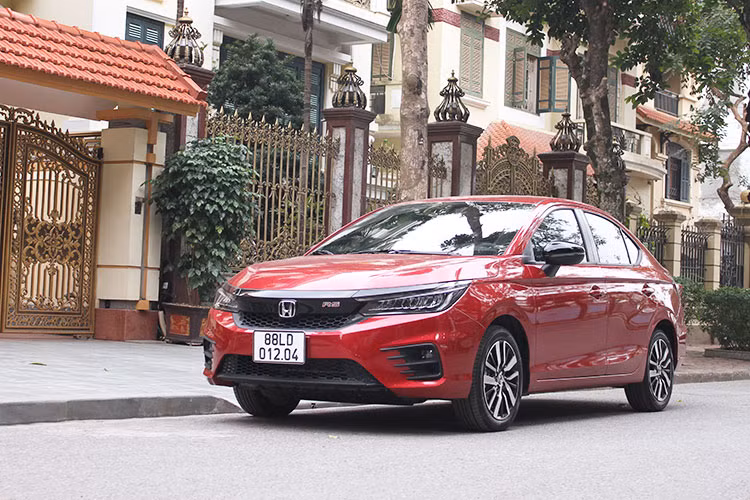 Mẫu xe sedan Honda City 2021 mới thế hệ thứ 5 lần đầu tiên được ra mắt và giới thiệu toàn cầu tại thị trường Thái Lan vào tháng 11/2019, tiếp sau đó lần lượt tới các thị trường như Ấn Độ, Malaysia, Philippines và mới đây nhất là Việt Nam vào tháng 12/2020. Tại thị trường Việt Nam, City không định vị dành cho số đông khách hàng, nhưng nó luôn được một bộ phận tin tưởng lựa chọn làm người bạn đồng hành cho gia đình bởi sự bền bỉ và năng động.