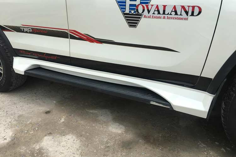 Gói độ này nếu được chủ nhân kết hợp thêm bộ mâm xe cỡ lớn thì sẽ phù hợp hơn là tiếp tục sử dụng bộ mâm nguyên bản. Nếu được trang bị bộ la-zăng có kích thước 20 inch như Ford Everest thì ngoại hình của Fortuner khi kết hợp cùng gói độ này sẽ hoàn hảo hơn nhiều.