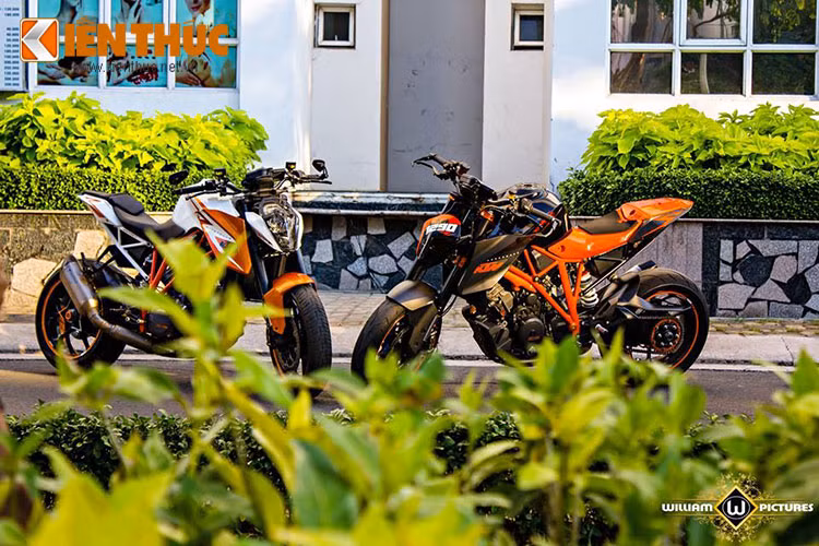 Mẫu naked-bike KTM Super Duke 1290 R tại thị trường Việt Nam được nhập khẩu chính hãng. Kiểu dáng góc cạnh cùng màu cam đặc trưng là đặc điểm không thể nhầm lẫn của dòng xe KTM từ trước đến nay.