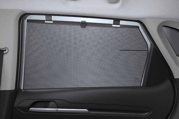 Về động cơ, Kia Sonet 2021 tại Ấn Độ không có gì thay đổi. Xe vẫn được trang bị 3 tùy chọn động cơ khác nhau. Đầu tiên là động cơ xăng hút khí tự nhiên, dung tích 1.2L, tạo ra công suất tối đa 82 mã lực và mô-men xoắn cực đại 115 Nm. Sức mạnh được truyền tới bánh thông qua hộp số sàn 5 cấp.