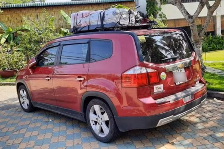 Cho hanh ly tren noc oto, co the bi phat toi 10 trieu dong-Hinh-2