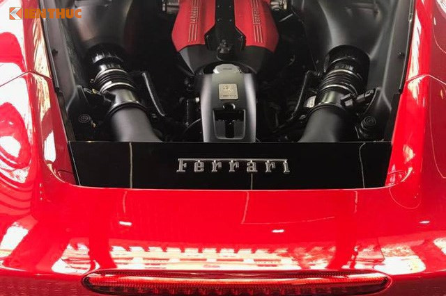 Siêu xe Ferrari 488 GTB màu đỏ của ca sỹ Tuấn Hưng sử dụng động cơ V8, tăng áp kép, dung tích 3,9 lít, sản sinh công suất tối đa 661 mã lực và mô-men xoắn cực đại 760 Nm. Kết hợp cùng hộp số ly hợp kép 7 tốc độ, "siêu ngựa" mất khoảng 3 giây để tăng tốc từ 0-100 km/h trước khi đạt vận tốc tối đa 330 km/h.