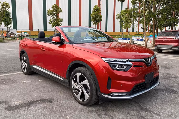 Vinfast VF8 của Việt Nam hiện là một trong những mẫu xe bán chạy nhất của thương hiệu VinFast nói riêng và phân khúc ôtô điện tại Việt Nam nói chung. Trong tháng 6/2023, hãng VinFast đã bán được tổng cộng 1.185 chiếc VF8 cho khách hàng trong nước. Lũy kế 6 tháng đầu năm nay, VinFast VF8 đã đạt doanh số 4.556 xe.