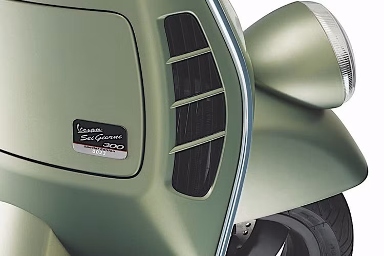 Ngoài ra, xe còn có tấm biển số thứ tự xuất xưởng, cổng USB cho các thiết bị di động nằm bên trong hộc để đồ nhỏ sau yếm trước, hệ thống chống bó cứng phanh ABS và đèn LED. Tương tự những chiếc GTS thông thường, xe có thể được độ thêm bằng những phụ kiện như kính chắn gió, túi đựng đồ 42 lít, giá chằng đồ trên đầu/đuôi xe, bạt phủ, thiết bị chống trộm và hệ thống định vị Tom Tom Vio GPS...