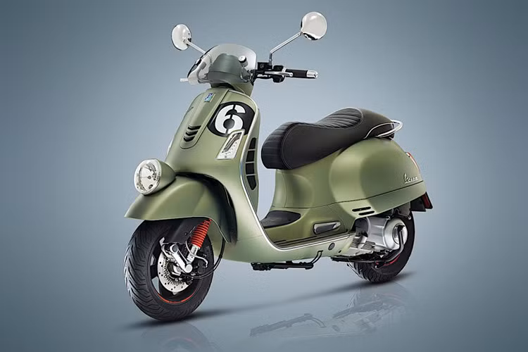 Theo tìm hiểu từ phía một số đại lý phân phối xe máy Piaggio, Vespa tại Hà Nội thì trong tháng 7/2018 tới đây, những chiếc xe Vespa GTV đầu tiên sẽ được bàn giao tới khách hàng với mức giá khoảng 199 triệu đồng. Xe còn được gọi với cái tên Vespa GTS 300 Sei Giorni gợi nhớ tới chiến thắng của Piaggio tại giải đua International Six Days of Varese.
