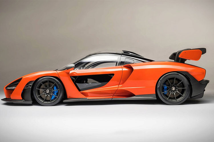 Chính sự nổi tiếng của siêu xe triệu đô McLaren Senna đã khiến hãng Amalgam Collection quyết định tạo ra phiên bản "tí hon" McLaren Senna đồ chơi. Đây có thể xem như "sao y bản chính", giống ý hệt so với siêu xe triệu đô đến từ nước Anh nhưng dưới dạng tỷ lệ 1:8.