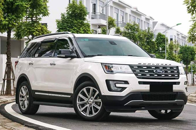 Ford Explorer là dòng xe SUV 7 chỗ cỡ lớn nằm trong phân khúc xe cao cấp được Ford Việt Nam phân phối dưới dạng xe nhập khẩu nguyên chiếc từ Mỹ. Mặc dù có cảm giác lái tốt, nhiều trang bị nhưng giá bán quá cao, mức tiêu hao nhiên liệu lớn khiến Explorer gặp khó tại Việt Nam và chỉ bán ra được 57 xe trong tháng 8.