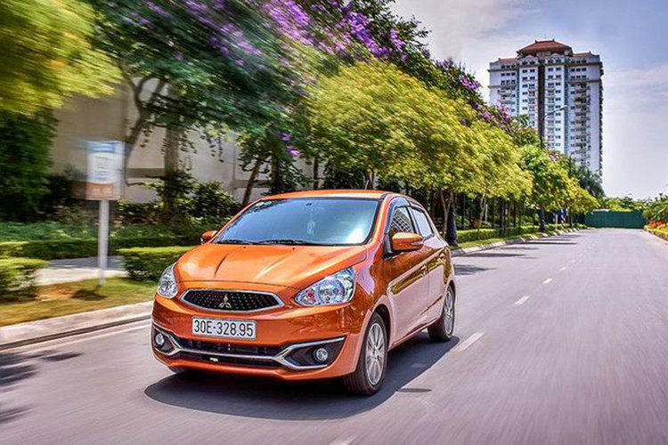 Không có lợi thế cạnh tranh với các đối thủ cùng phân khúc mặc dù sở hữu giá bán được xem là "siêu rẻ" - tuy nhiên ngoại hình và trang bị chỉ ở mức chấp nhận được là nguyên nhân khiến Mitsubishi Mirage lọt danh sách 10 ôtô ế nhất tháng 8 với 49 xe bán ra.