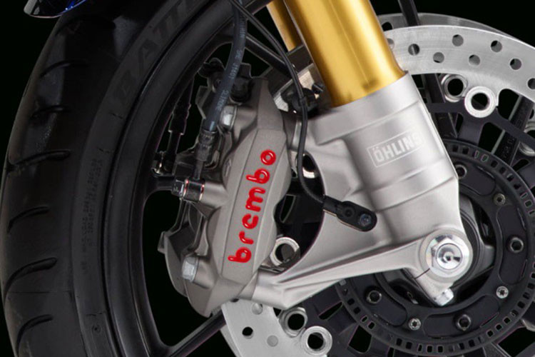 Ở phiên bản tiêu chuẩn, xe đạt công suất tối đa 83 mã lực (PS) tại 7.750 vòng/phút, mô-men xoắn cực đại 112 Nm tại 6.250 vòng/phút. Trong khi đó, bản SP lại sở hữu công suất tối đa 113 mã lực, vẫn tại 7.750 vòng/phút, và mô-men xoắn đạt 114 Nm, cao hơn so với bản tiêu chuẩn.