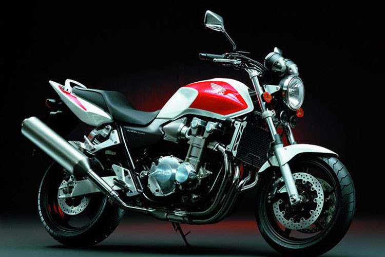  Honda CB1300 Super Four Final Edition 2025 mới sẽ có tổng cộng 4 tùy chọn, chia làm 2 dòng chính. Dòng tiêu chuẩn bao gồm CB1300 Super Four và CB1300 Super Bol d’Or, trong khi 2 mẫu còn lại là phiên bản cao cấp với mã SP, được trang bị thêm nhiều thiết bị hiệu năng cao.