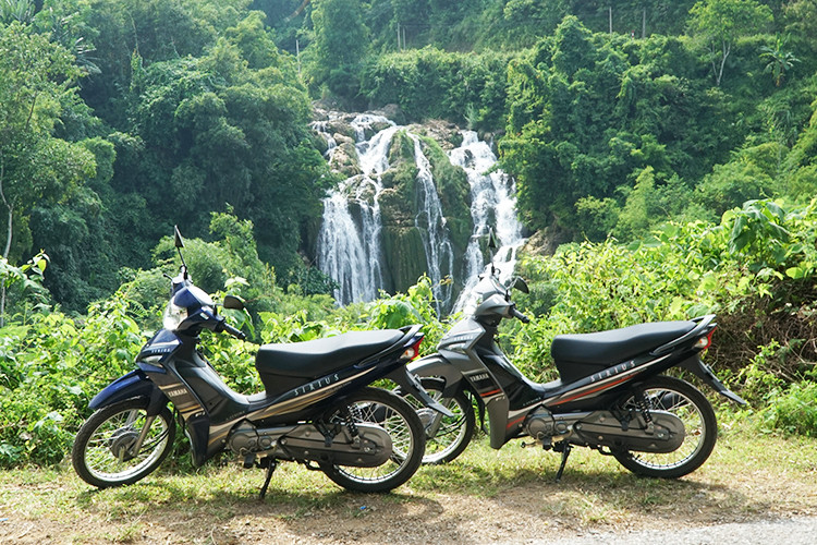 Theo giải thích của nhà sản xuất, hệ thống phun xăng điện tử Fi cung cấp tỷ lệ hòa trộn tối ưu cho động cơ trong các điều kiện vận hành khác nhau, nhờ sử dụng bộ vi xử lý điều khiển khối lượng xăng phun vào động cơ phù hợp với điều kiện vận hành của động cơ. Các cảm biến sẽ gửi các tín hiệu về điều kiện vận hành của xe về bộ điều khiển động cơ (ECU). Chính vì vậy, tỷ lệ tiêu hao nhiên liệu trên mẫu xe này đã đạt được con số lý tưởng.