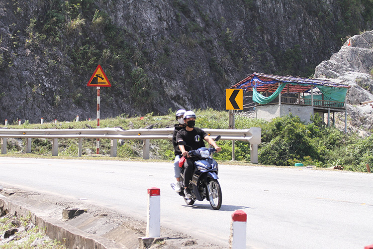 Theo anh Toàn ccho hay, qua báo đài đã đọc được thông tin Yamaha Sirius Fi thế hệ mới là chiếc xe đứng đầu phân khúc xe số phổ thông trong danh sách "ít uống" xăng nhất hiện nay. Công bố từ Cục Đăng Kiểm dựa trên thống kê mức tiêu hao nhiên liệu của 281 mẫu môtô, xe gắn máy trên thị trường hiện nay, Sirius Fi có mức tiêu hao 1,57 lít/100km, chỉ đứng sau người “anh em” Jupiter Fi (1,55 lít/100km). Toàn nghĩ rằng một chiếc xe tiết kiệm nhiên liệu chắc chắn sẽ phải hy sinh nhiều thứ, như giảm trọng lượng, giảm công suất máy, sẽ chỉ phù hợp chạy đô thị với tốc độ trung bình.